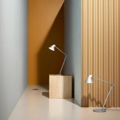 NJP bordlampe, lysegrå