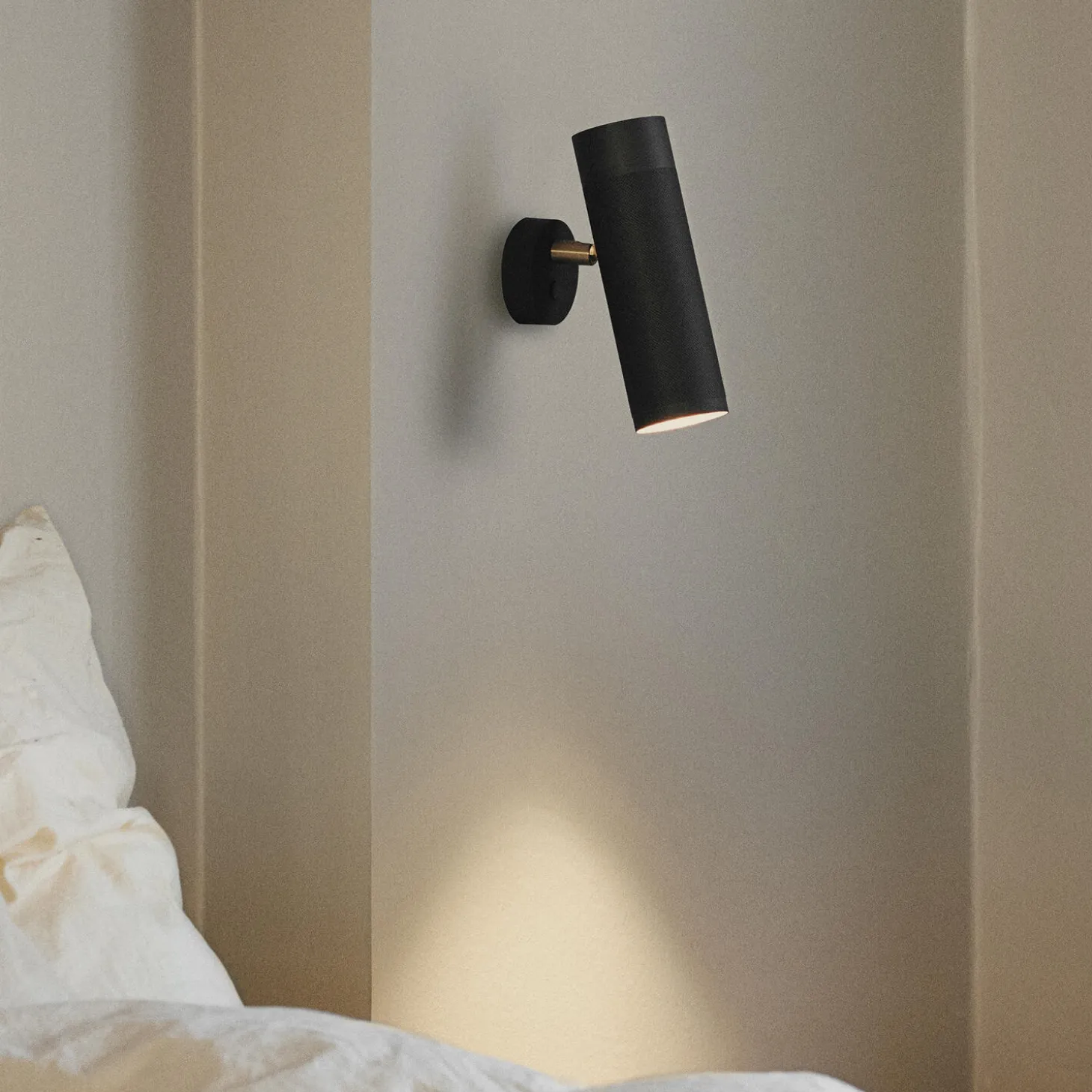 Patrone Wall Lamp, black-browned brass