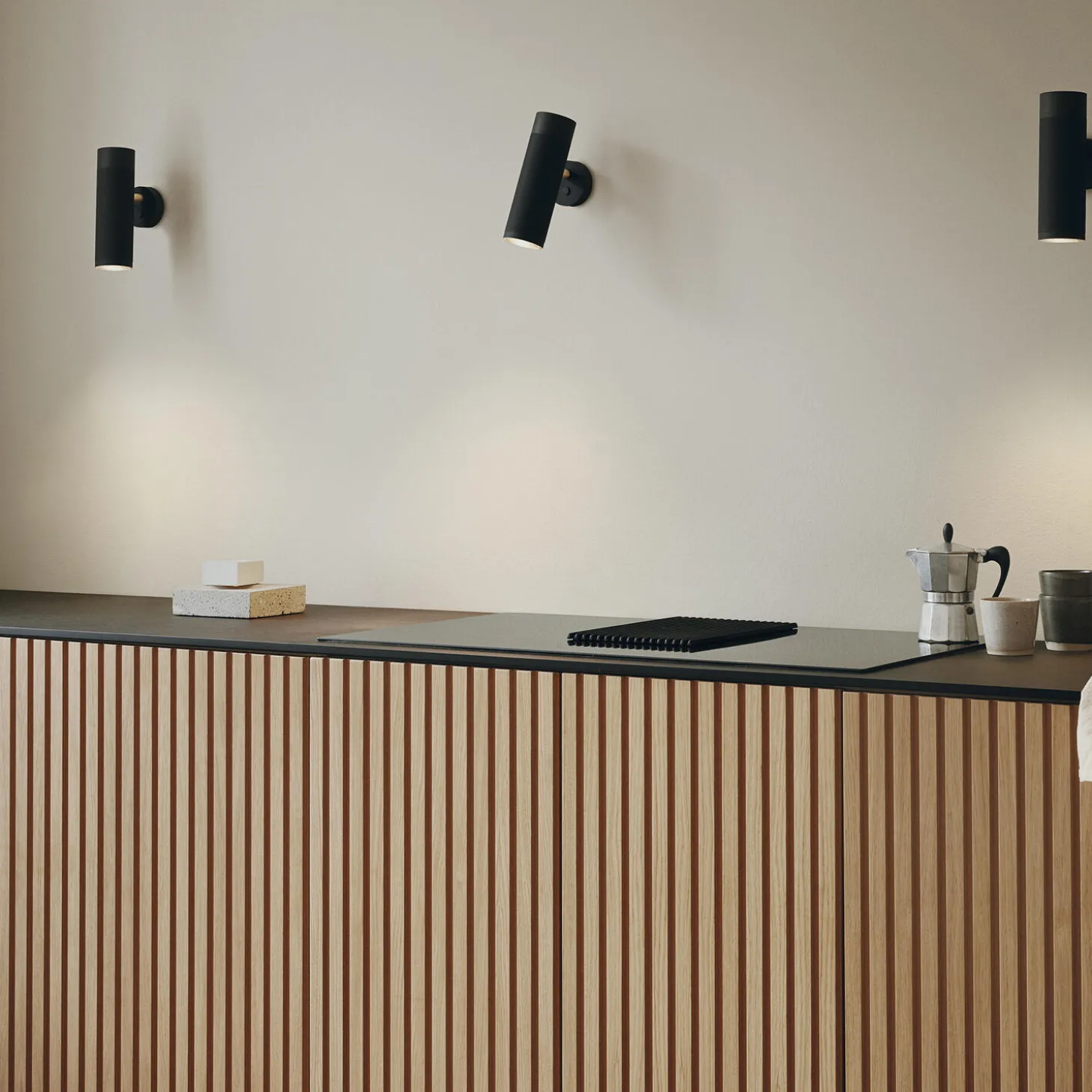 Patrone Wall Lamp, black-browned brass