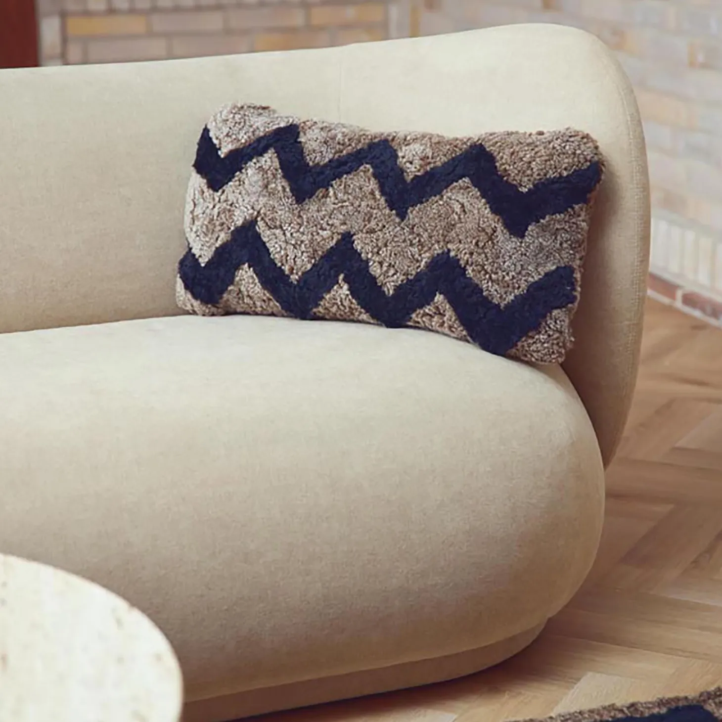 PATTERN COLLECTION Zig Zag pude, taupe/black
