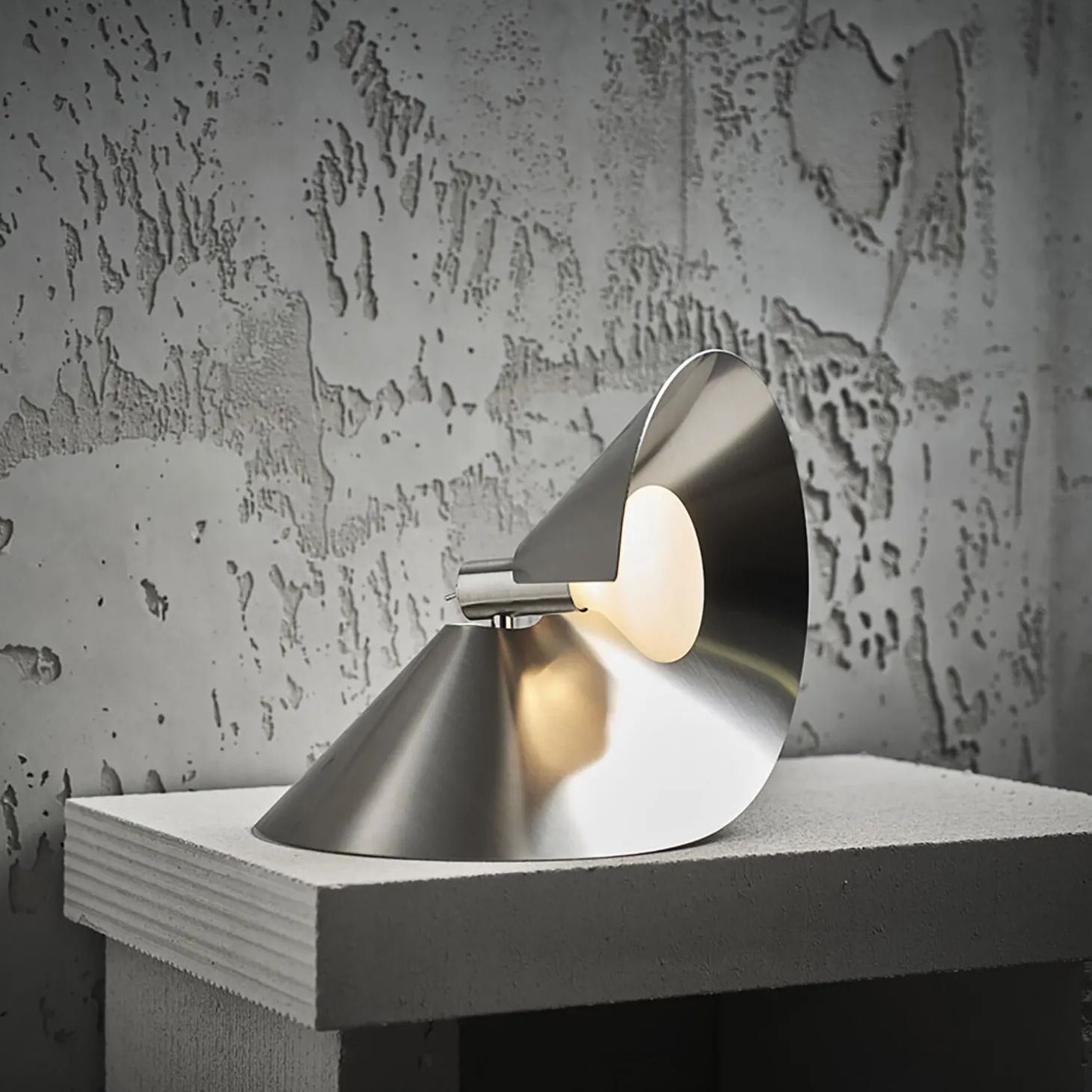 Peel Table Lamp