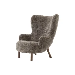 Petra VB3 Lounge Chair, Sheepskin Sahara/oiled walnut