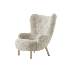 Petra VB3 Lounge Chair, Sheepskin Moonlight/oiled oak