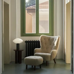 Petra VB3 Lounge Chair, Sheepskin Moonlight/oiled walnut