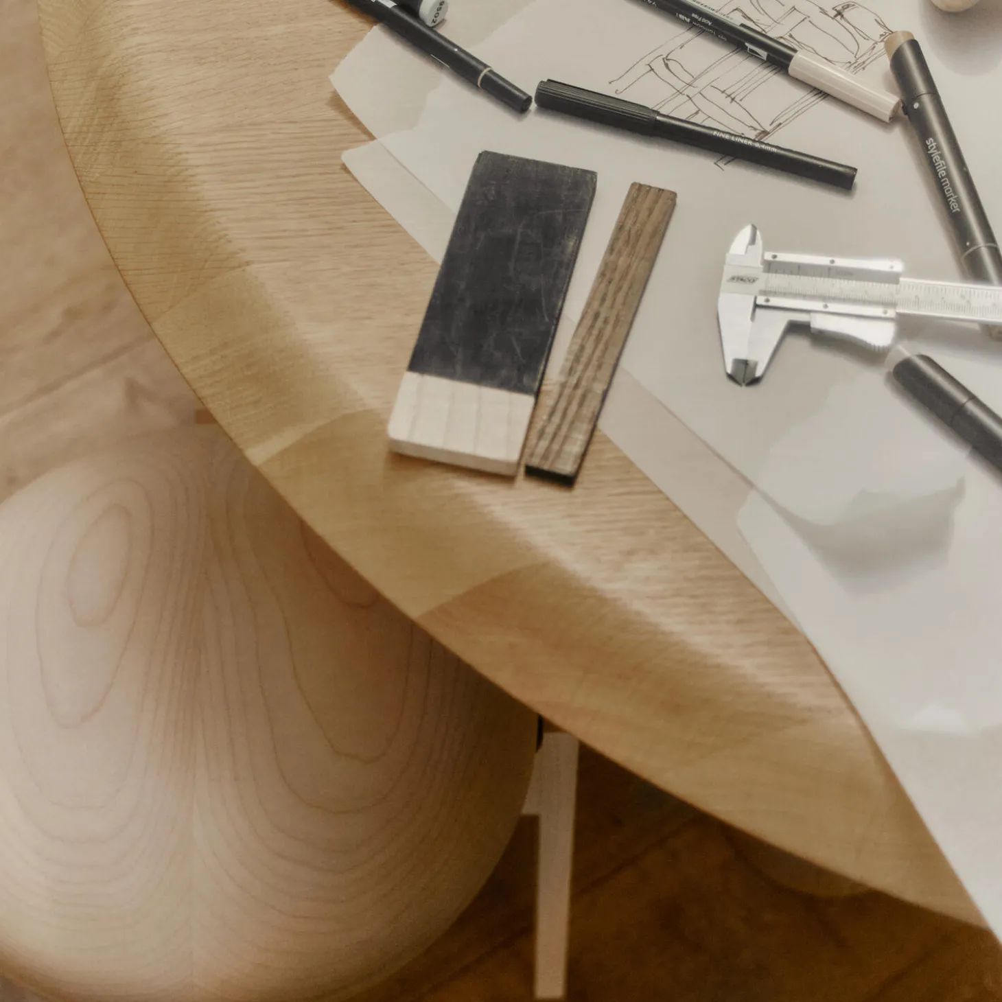 Pioneer Stool, vidar 106