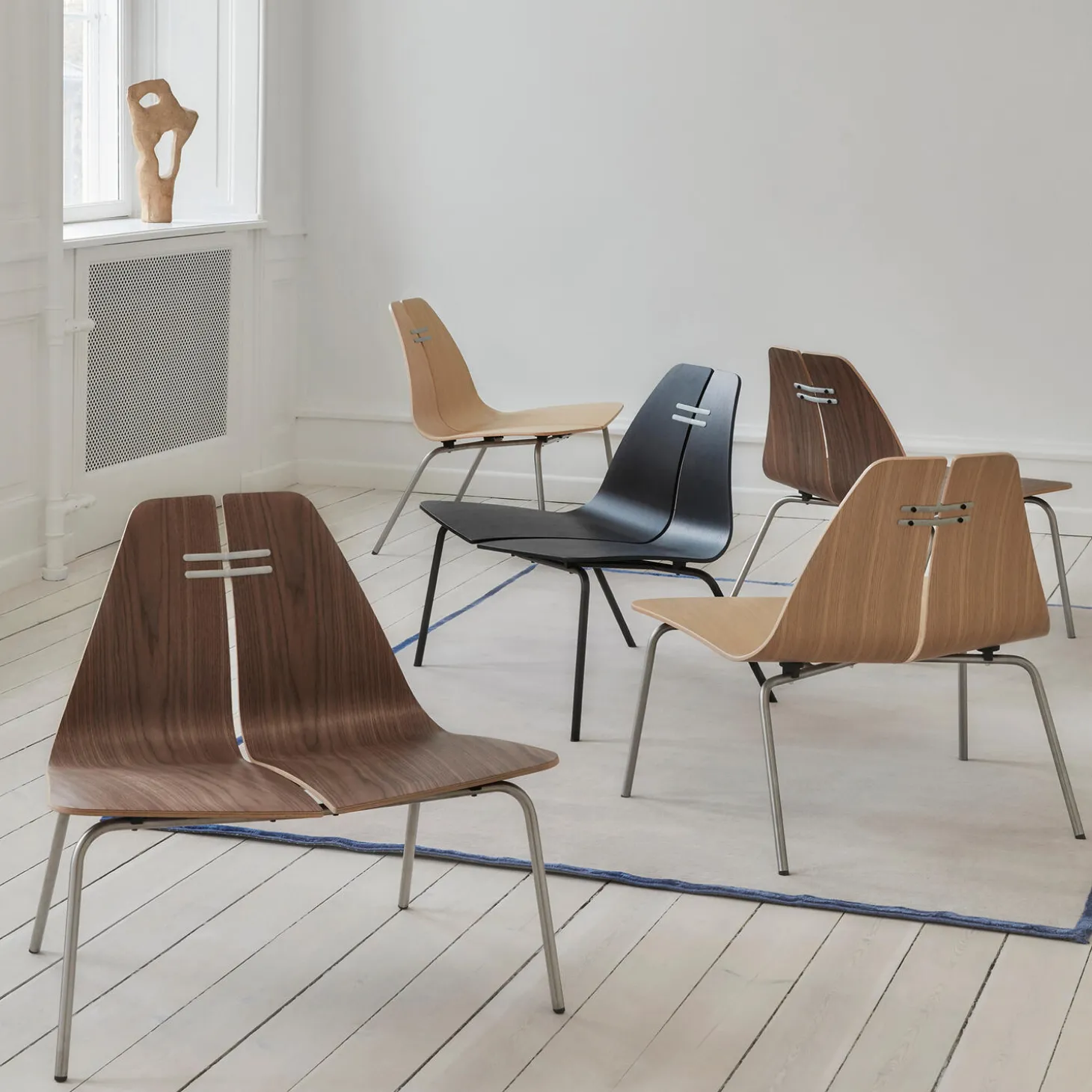 PK23™ loungestol, lakeret valnød/stål