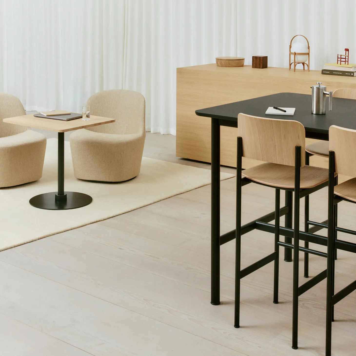 Plan Barstool, lacquered oak/black