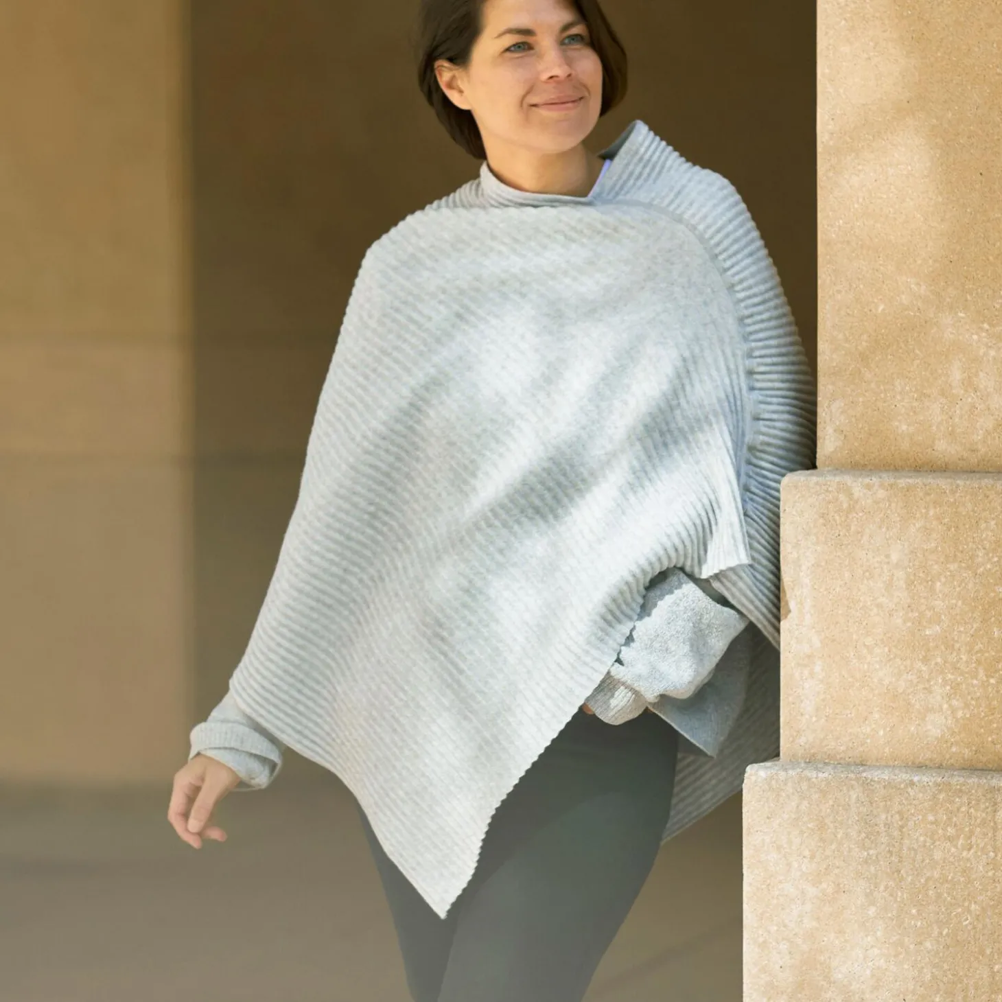 Pleece Poncho, light grey