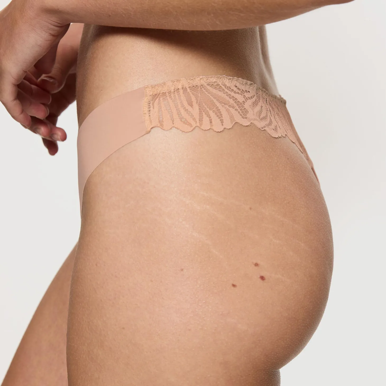 Pretty Micro String, neutral beige