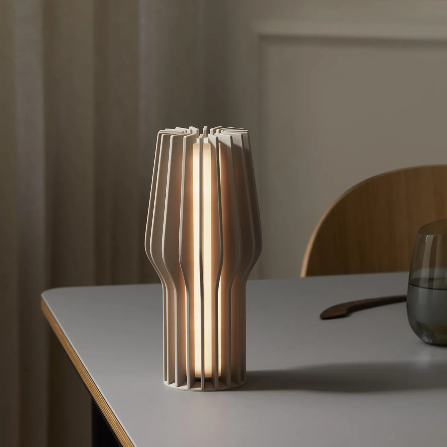 Radiant LED batterilampe, pearl beige