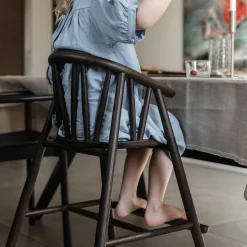 Saga højstol, røget eg