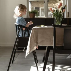 Saga højstol, sortlakeret eg