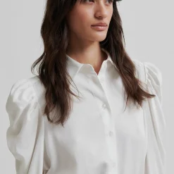 Samanta Shirt, tofu