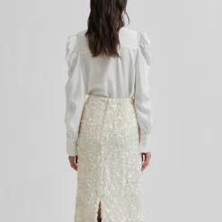 Samanta Shirt, tofu