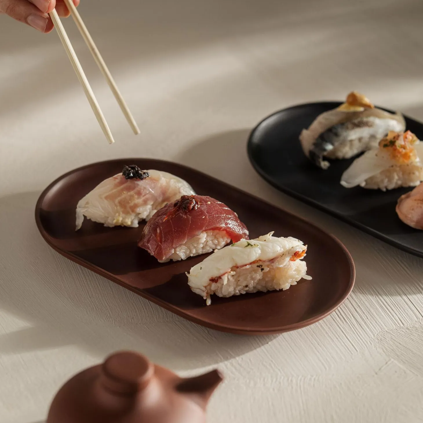 Sand Secrets Plate, black clay