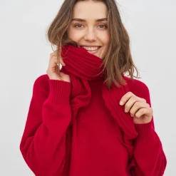 Sara Scarf, cherry red