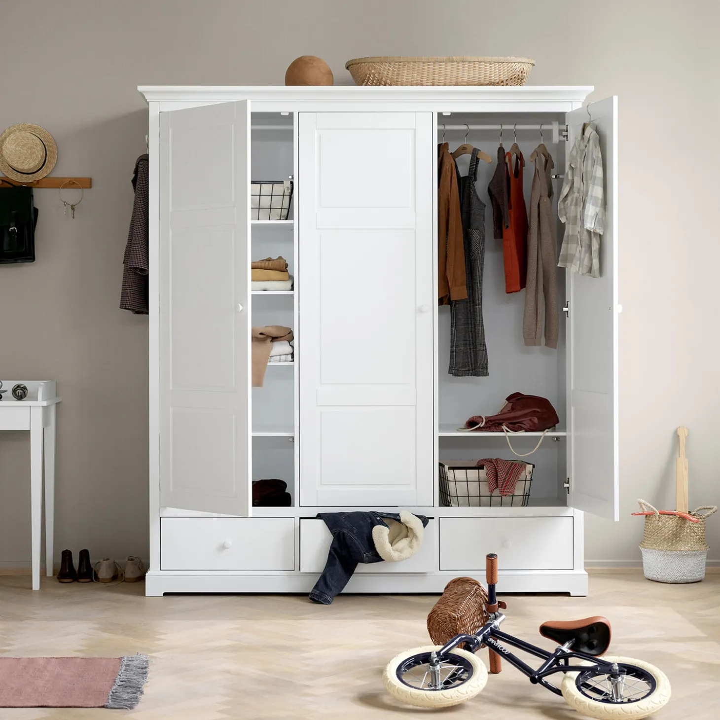 Seaside klædeskab med 3 døre