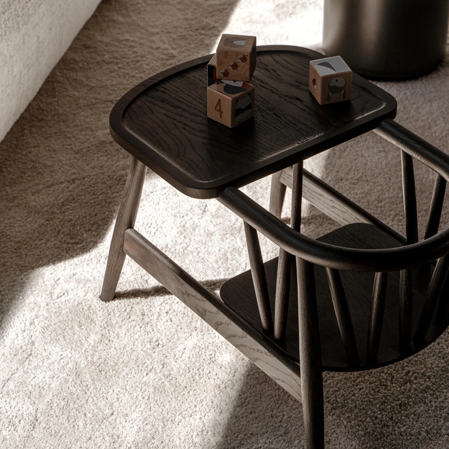 Smilla toddlerstol, røget eg