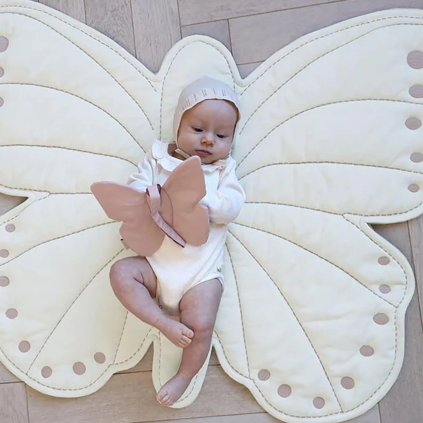 Sommerfugl legetæppe, off-white