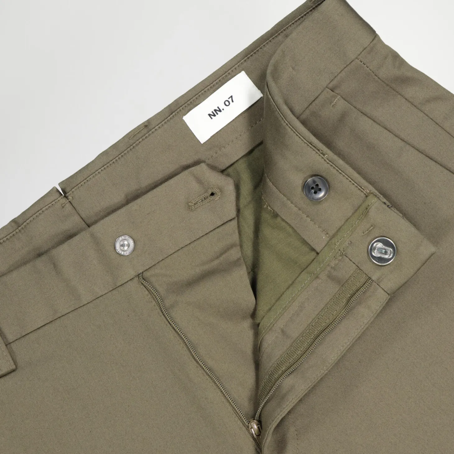 Theo 1420 Chino, capers