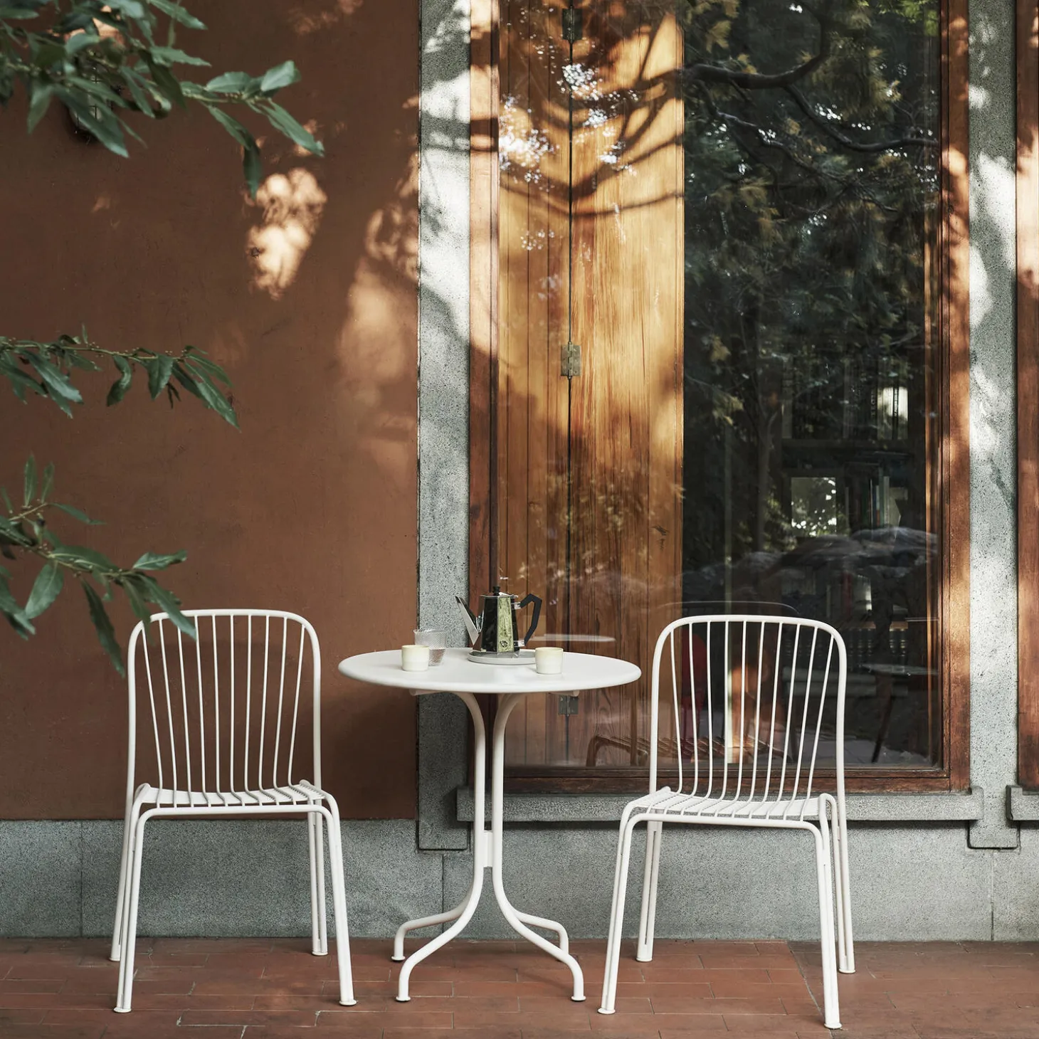 Thorvald SC96 Outdoor Café Table Round, ivory
