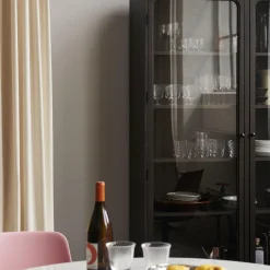 Trace SC88 vitrineskab, dark stained oak