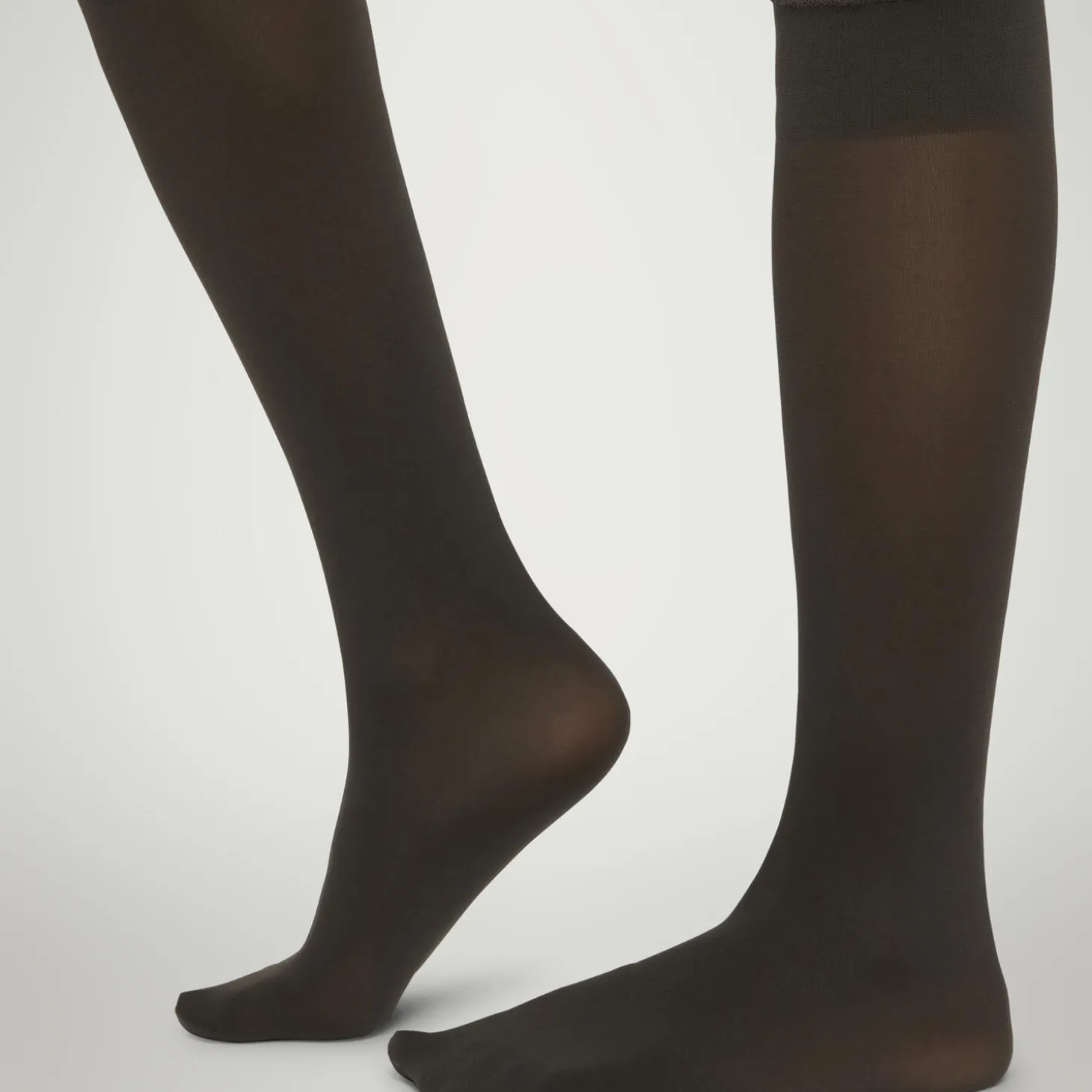Velvet de Luxe 50 Knee-Highs, nearly black