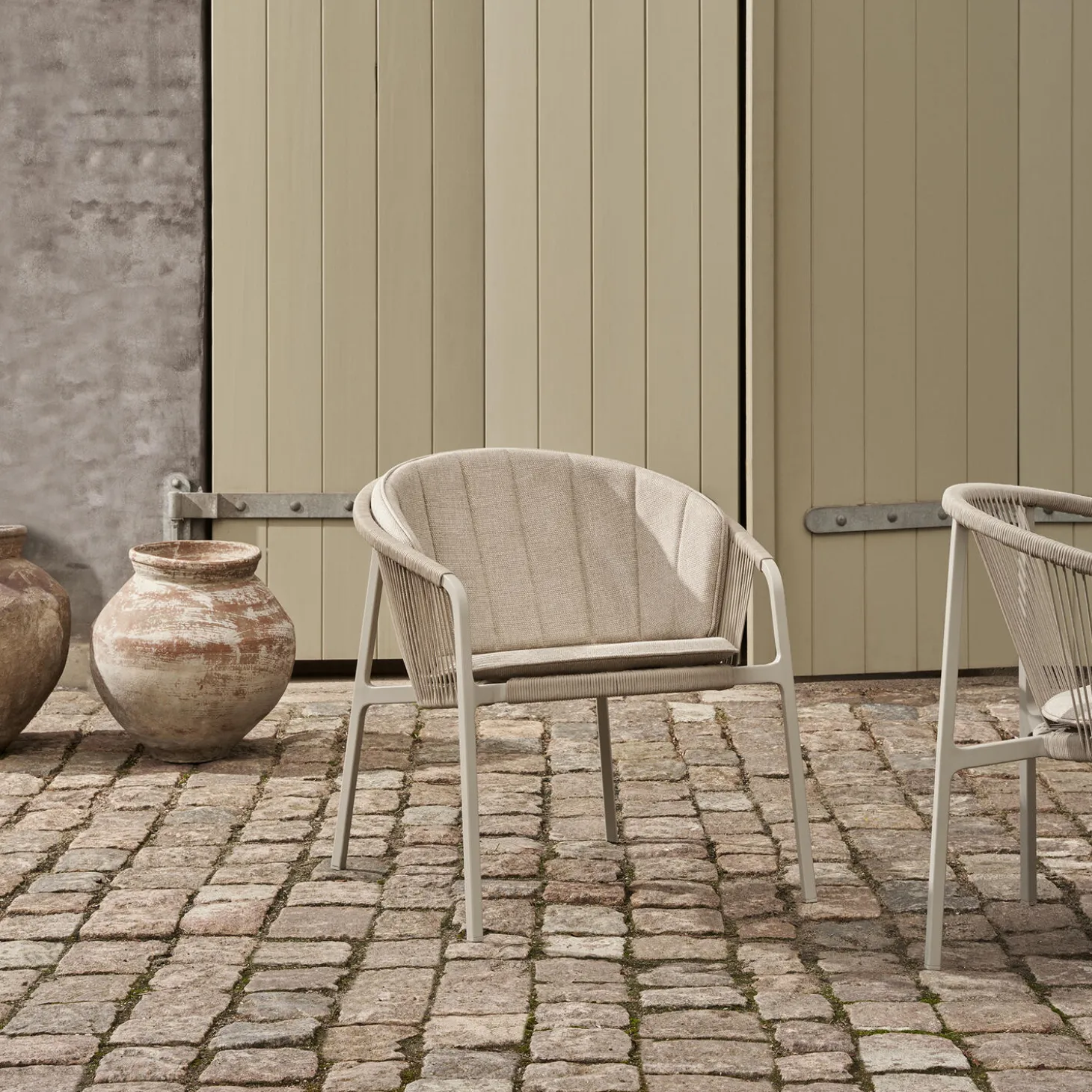 VIPP712 Lagrasse Lounge Chair, light grey