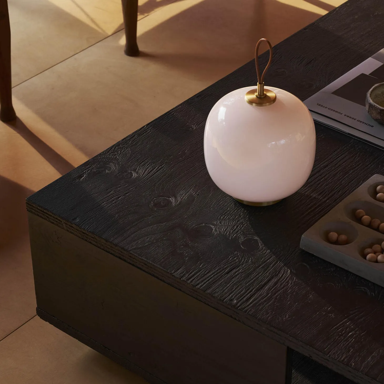 VL45 Radiohus Portable lampe, pale rose