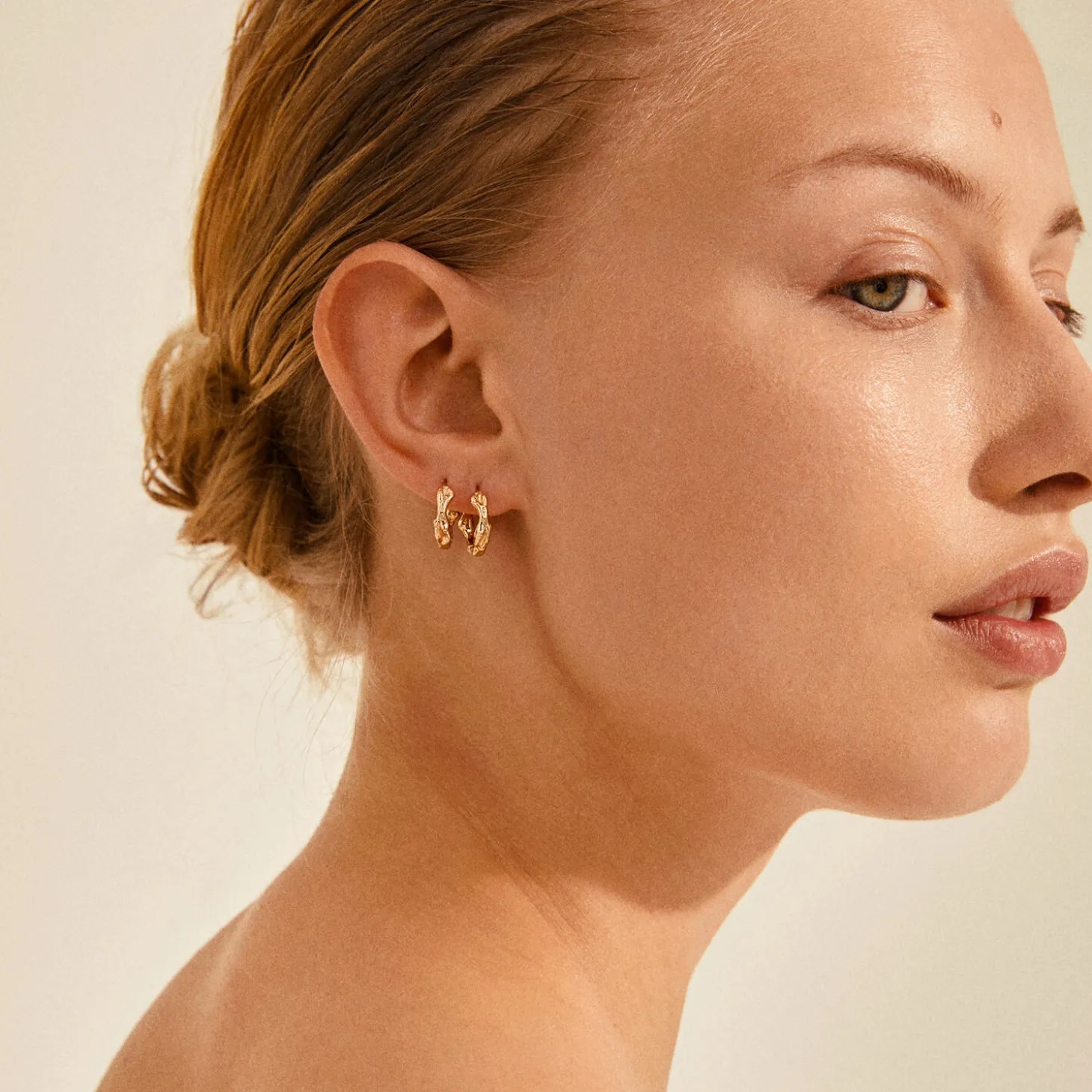 ZION Huggie Øreringe Small, gold plated